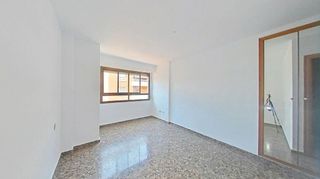 Piso en venta en Vara de Quart en Valencia