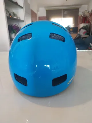 Casco de bicicleta azul infantil