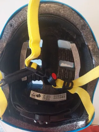 Casco de bicicleta azul infantil