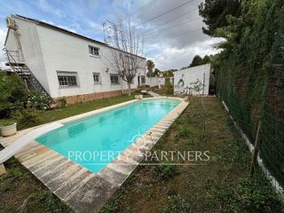 Chalet en venta en Entrepinos en Eliana (l´)