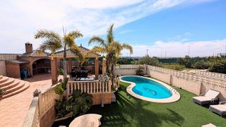Chalet en venta en Jubalcoi en Elche