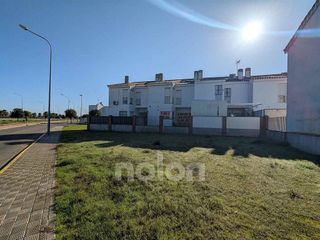 Casa adosada en venta en Utrera