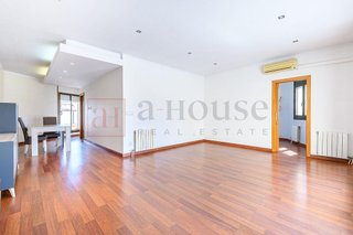 Ático en venta en El Castell-Poble Vell en Castelldefels