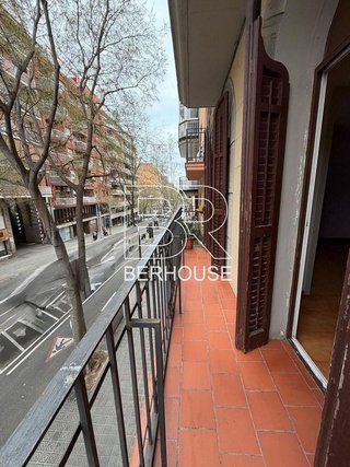 Piso en venta en El Camp de l'Arpa del Clot en Barcelona