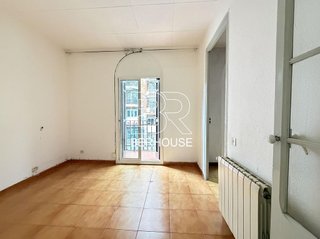 Piso en venta en El Camp de l'Arpa del Clot en Barcelona