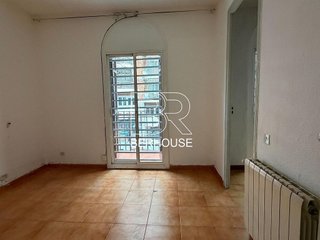 Piso en venta en El Camp de l'Arpa del Clot en Barcelona