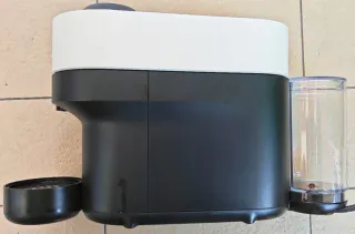 Macchina del caffè Nespresso Virtuo Pop GCV2
