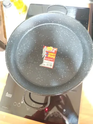 Paellera Menax Negra con Puntos Blancos