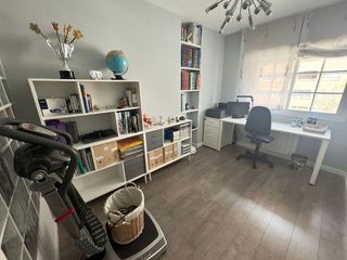 Piso en venta en El Barral Ferial en Coslada