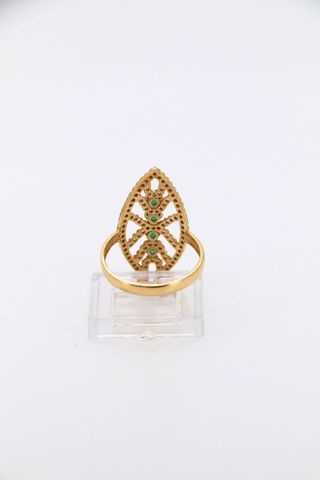 Anillo dorado con circonitas verdes