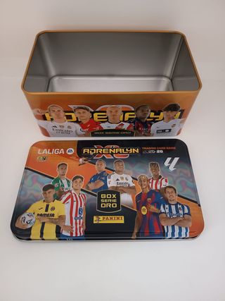 Caja vacía Panini Adrenalyn XL 2025-26