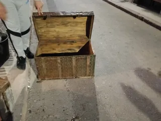 Baúl antiguo madera y metal