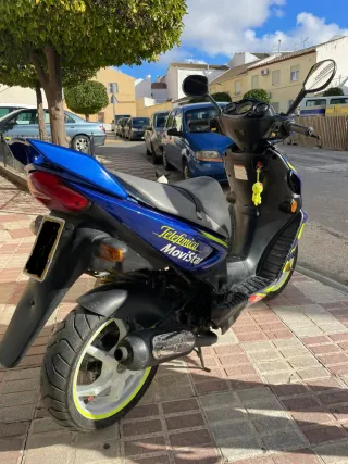 Suzuki Katana 49cc Azul/Amarillo.