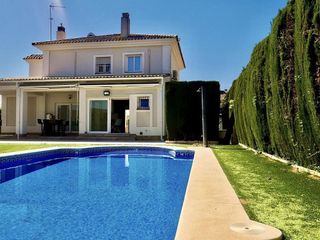 Chalet en venta en Montequinto en Dos Hermanas