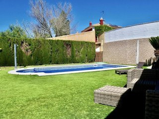 Chalet en venta en Montequinto en Dos Hermanas