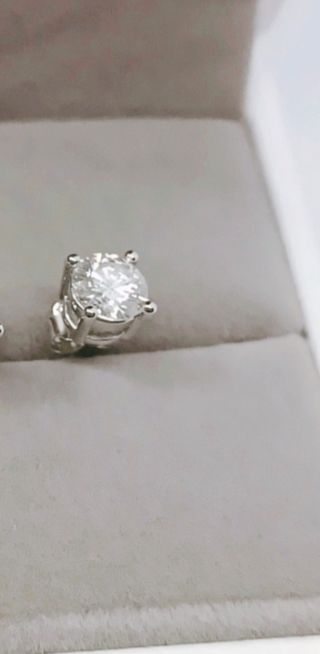 Pendiente Diamante Natural y Oro 18k