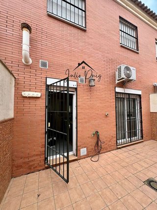 Casa pareada en venta en Coria del Río