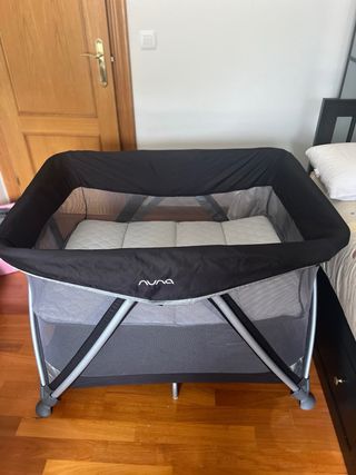 Cuna de viaje Nuna con colchón