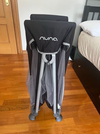 Cuna de viaje Nuna con colchón
