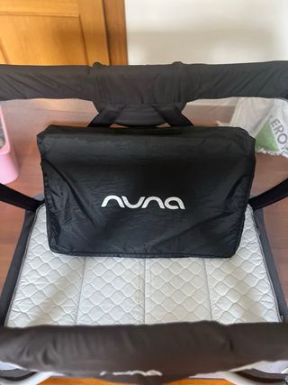 Cuna de viaje Nuna con colchón