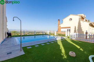 Casa adosada en venta en Bola de Oro - Serrallo en Granada