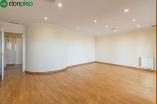 Casa adosada en venta en Bola de Oro - Serrallo en Granada