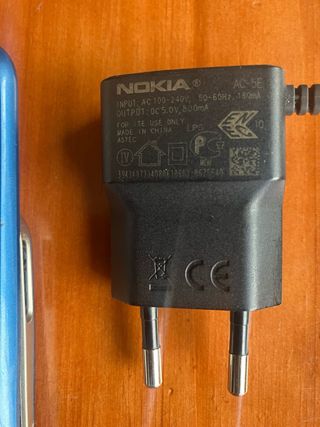 Nokia con cargador