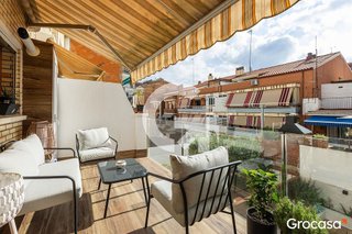 Chalet en venta en El Castell-Poble Vell en Castelldefels