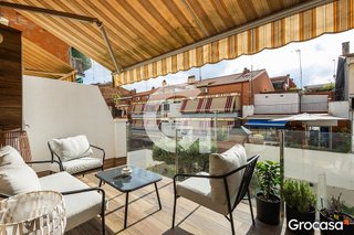 Chalet en venta en El Castell-Poble Vell en Castelldefels