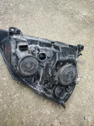Faro Renault Clio