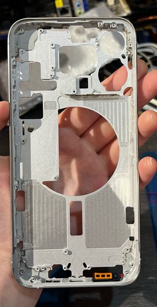 Carcaça iPhone 15 Pro Max Branca