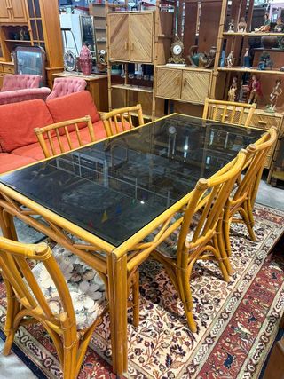 CONJUNTO DE MESA Y 8 SILLAS