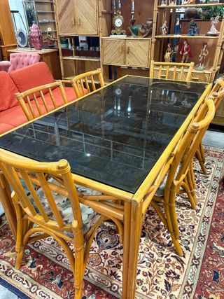 CONJUNTO DE MESA Y 8 SILLAS