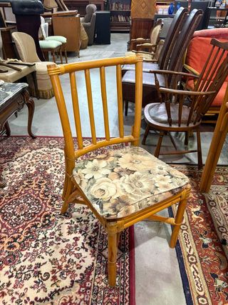 CONJUNTO DE MESA Y 8 SILLAS