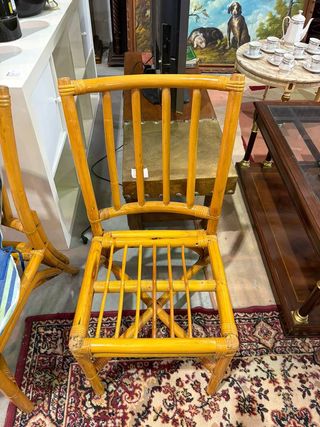 CONJUNTO DE MESA Y 8 SILLAS