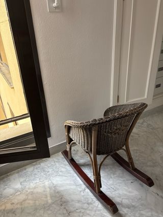 Mecedora infantil de mimbre