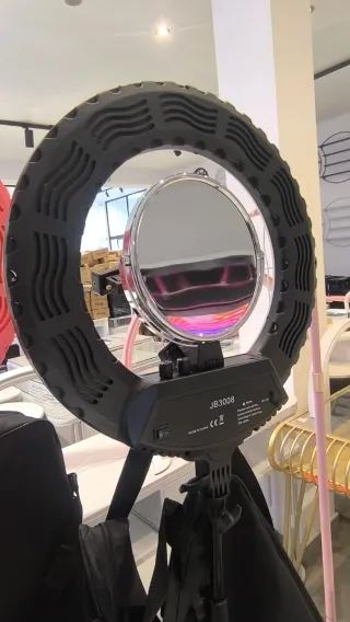Aro de luz LED con espejo y trípode
