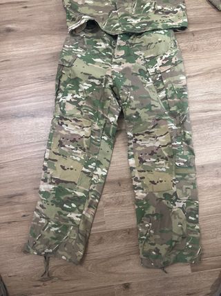 Conjunto de ropa militar multicam