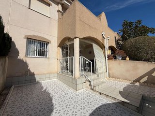 Casa adosada en venta en Nueva Torrevieja - Aguas Nuevas en Torrevieja
