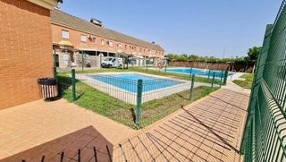 Casa adosada en venta en Coria del Río