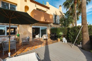 Casa adosada en venta en Nueva Andalucía centro en Marbella