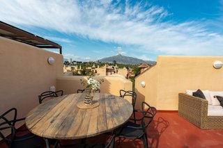 Casa adosada en venta en Nueva Andalucía centro en Marbella