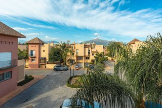 Casa adosada en venta en Nueva Andalucía centro en Marbella