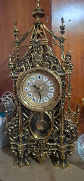 Reloj de sobremesa antiguo dorado