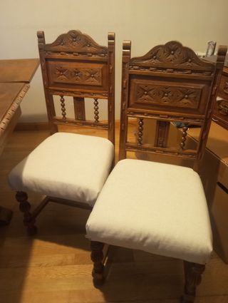 Mesa de comedor y 4 sillas de madera antiguas