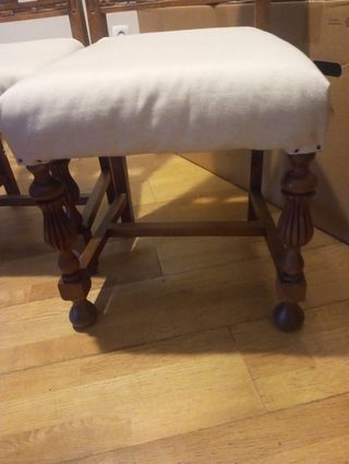 Mesa de comedor y 4 sillas de madera antiguas