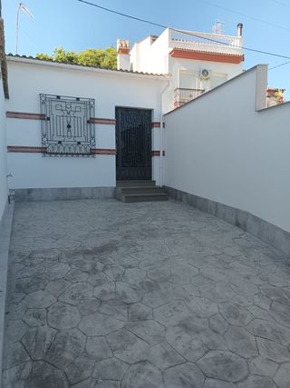 CASA EN VENTA CON TERRENO EN CASATEJADA, LUCENA