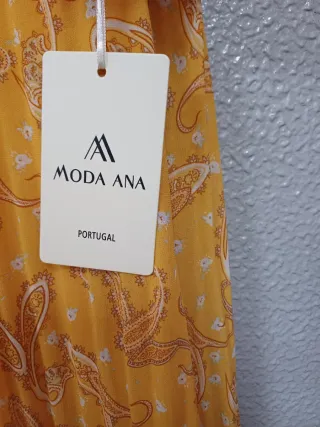 Vestido amarelo com padrão paisley