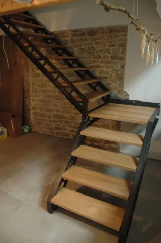 Escaleras metálicas,estructuras,patas de mesas