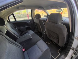 Ford Mondeo 2.0tdci ghia 130cv/ 6v classe b